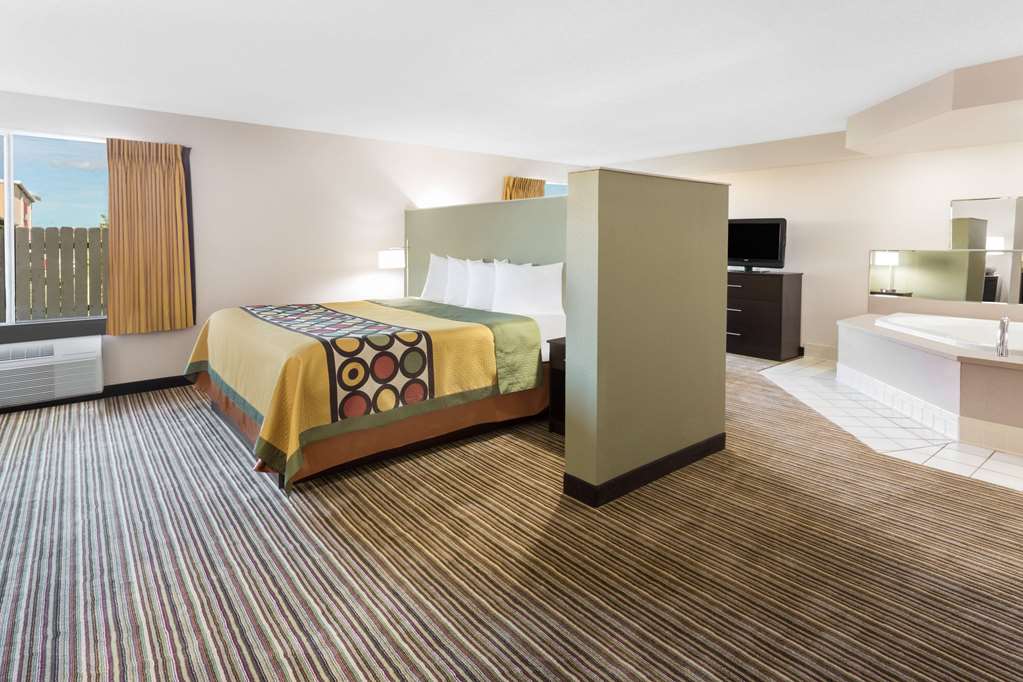 SUPER 8 BY WYNDHAM MADISON SOUTH-guestroom-Guest Room,Suite,On-Site.jpg