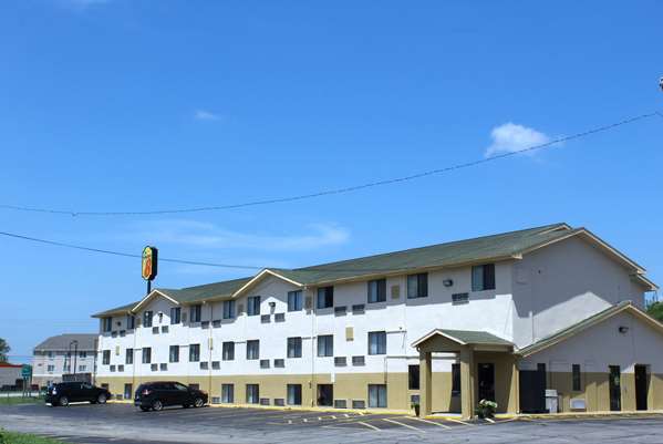 Exterior view - Super 8 Hotel West Topeka - I-70, Exit 356