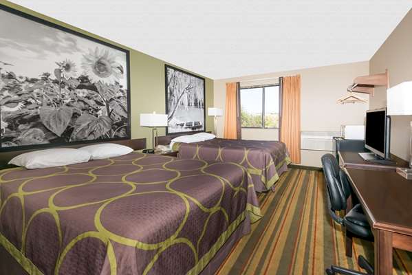  - Super 8 Hotel West Topeka - I-70, Exit 356