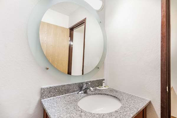  - Super 8 Hotel Sterling Heights