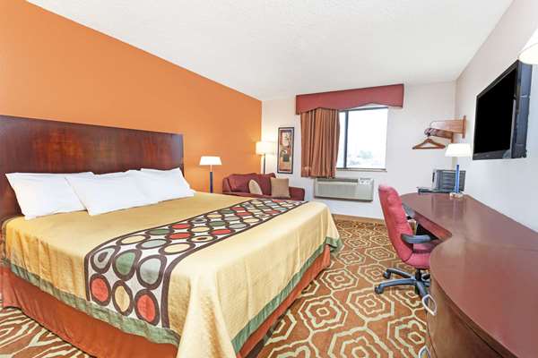  - Super 8 Hotel Sterling Heights