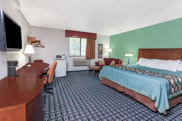  - Super 8 Hotel Sterling Heights