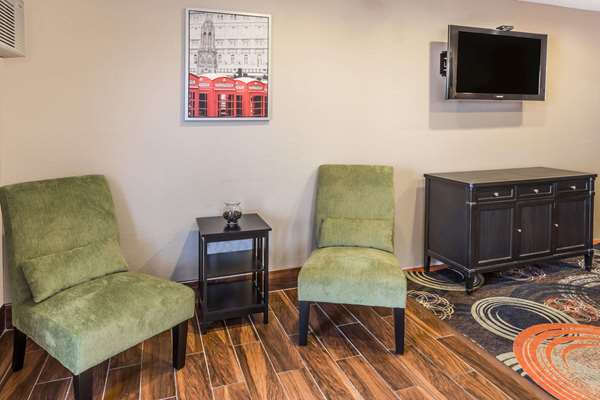  - Super 8 Motel Janesville - I-39 & I-90, Exit 171A