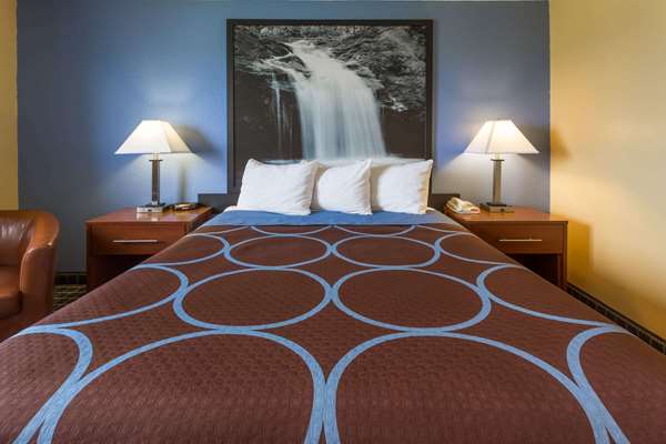  - Super 8 Motel Janesville - I-39 & I-90, Exit 171A