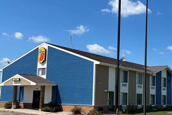 Exterior view - Super 8 Hotel Portage - I-39, Exit 92