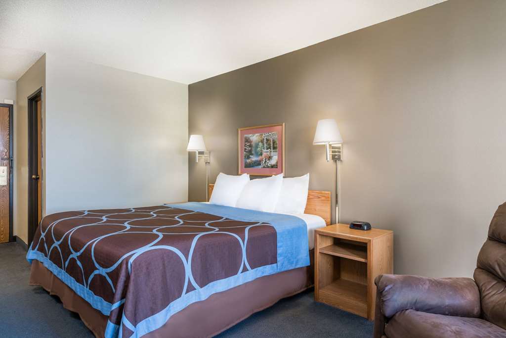 SUPER 8 PORTAGE-guestroom-Guest Room,On-Site.jpg