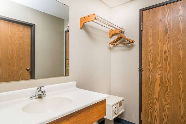  - Super 8 Hotel Portage - I-39, Exit 92