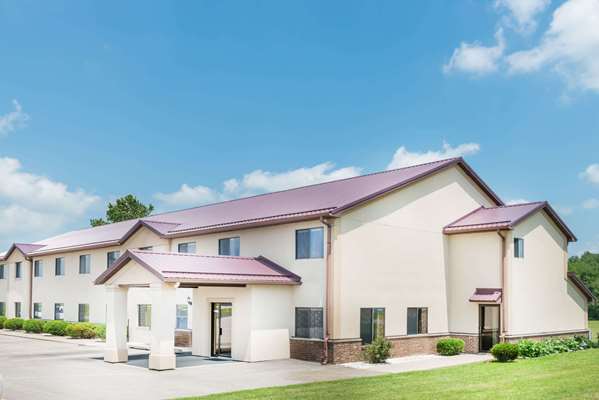 Exterior view - Super 8 Hotel Paris