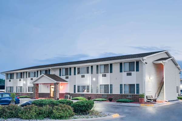 Exterior view - Super 8 Hotel Tomah - I-94, Exit 143