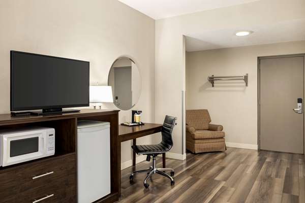  - Super 8 Motel Sarnia