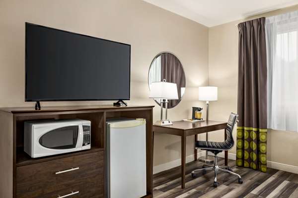 Suite - Super 8 Motel Sarnia