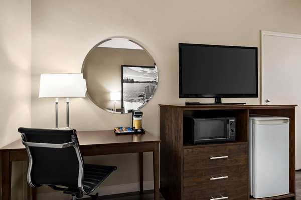  - Super 8 Motel Sarnia