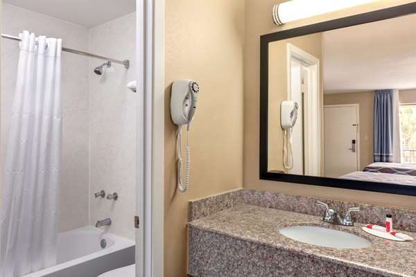  - Super 8 Motel Crestview - I-10, Exit 56