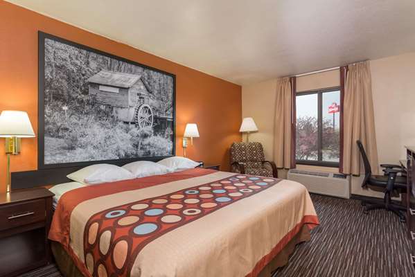  - Super 8 Hotel Germantown