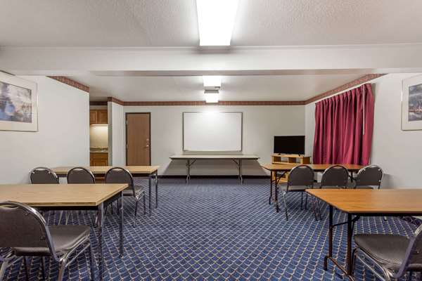  - Super 8 Hotel Germantown