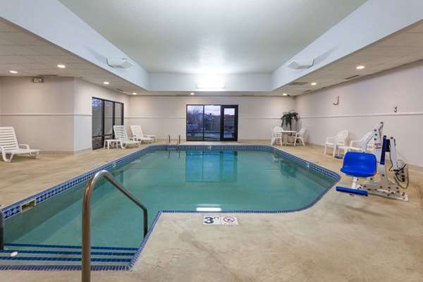 Pool - Super 8 Hotel Germantown