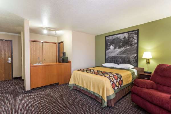  - Super 8 Hotel Germantown