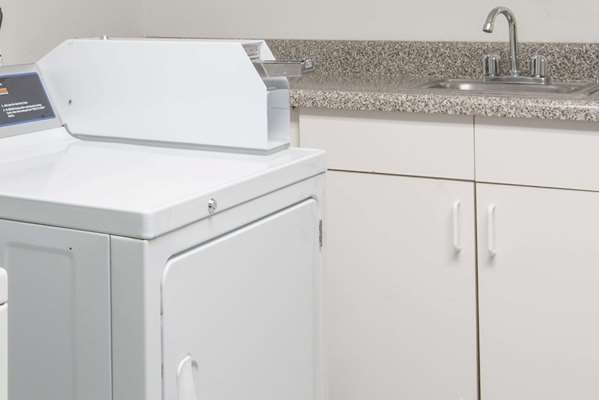  - Super 8 Hotel Groton - I-95, Exit 86