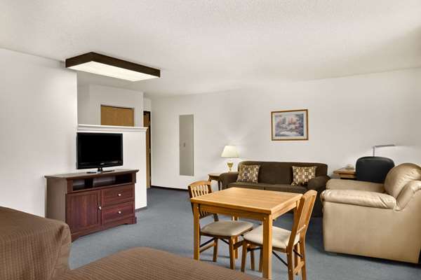 Suite - Super 8 Hotel Williams Lake