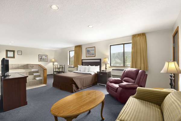 Suite - Super 8 Hotel Williams Lake