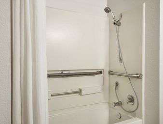  - Super 8 Hotel Regina