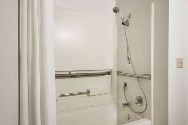  - Super 8 Hotel Regina