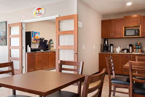 Restaurant - Super 8 Hotel Regina