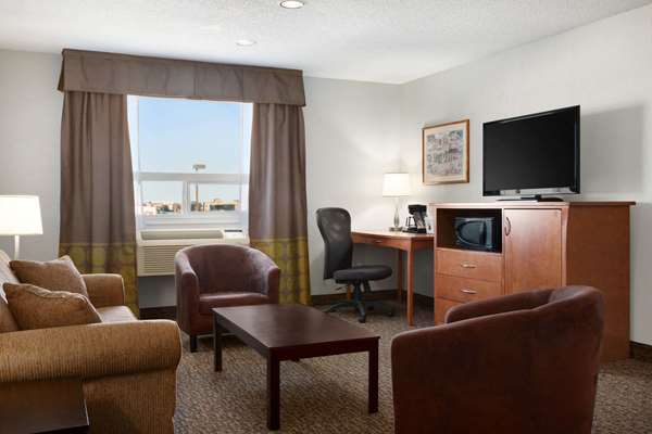Suite - Super 8 Hotel Regina
