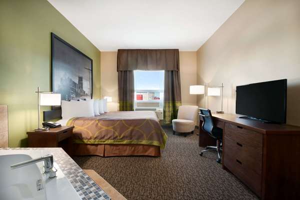 Suite - Super 8 Hotel Regina