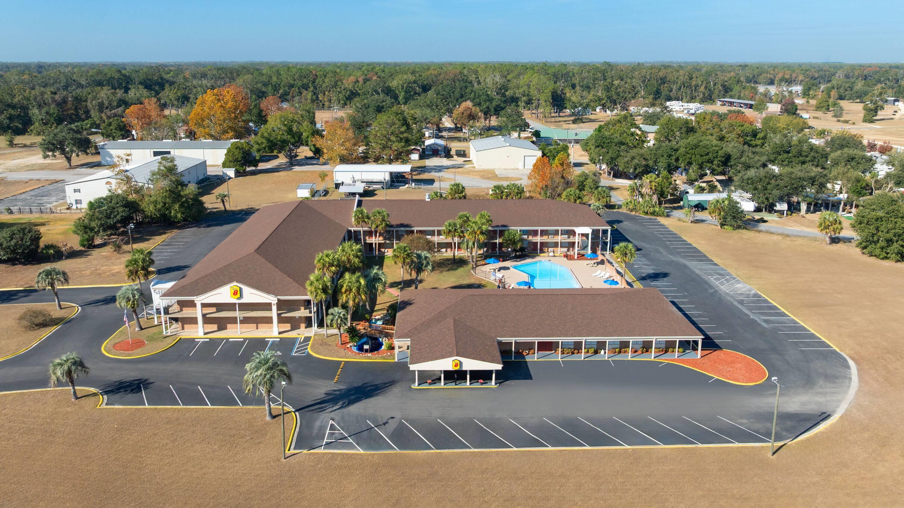 Exterior | Super 8 by Wyndham Lake City