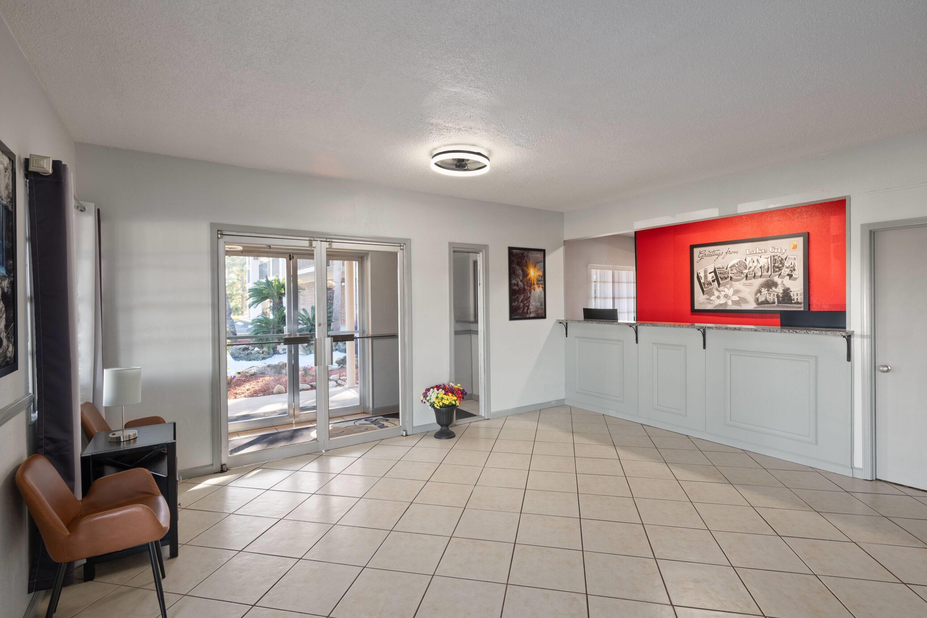 Lobby | Super 8 by Wyndham Lake City