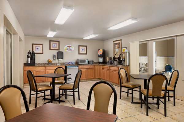  - Super 8 Hotel North Joliet - I-55, Exit 257