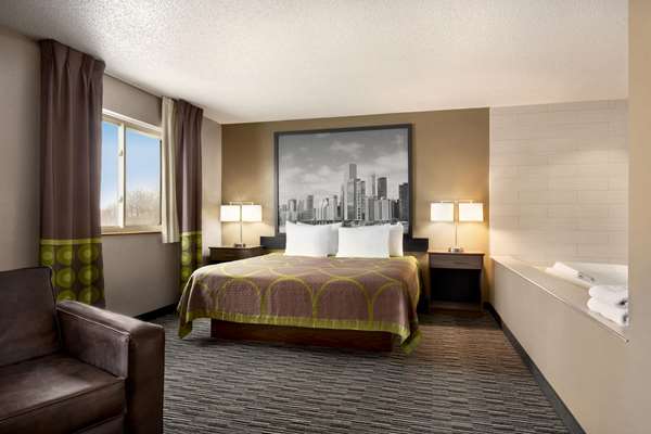 Suite - Super 8 Hotel North Joliet - I-55, Exit 257