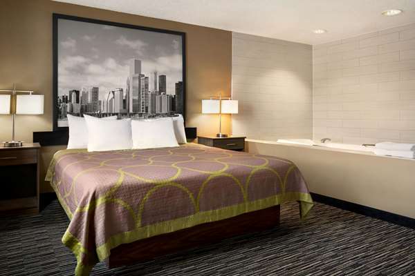 Suite - Super 8 Hotel North Joliet - I-55, Exit 257