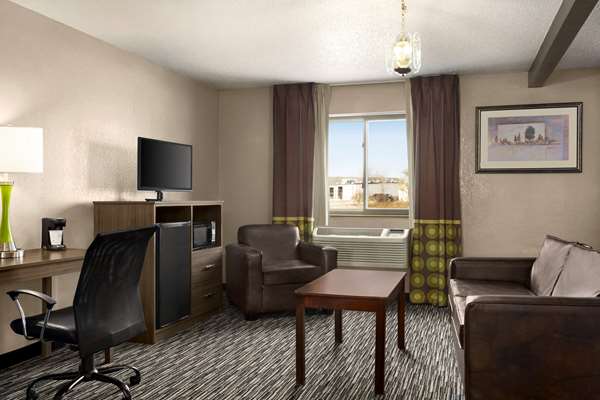 Suite - Super 8 Hotel North Joliet - I-55, Exit 257