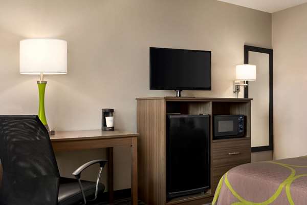  - Super 8 Hotel North Joliet - I-55, Exit 257