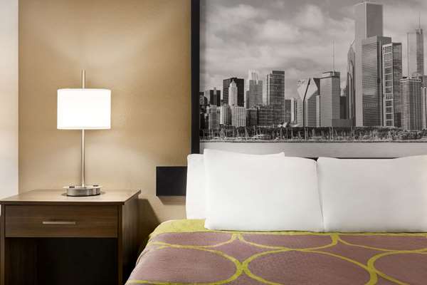  - Super 8 Hotel North Joliet - I-55, Exit 257