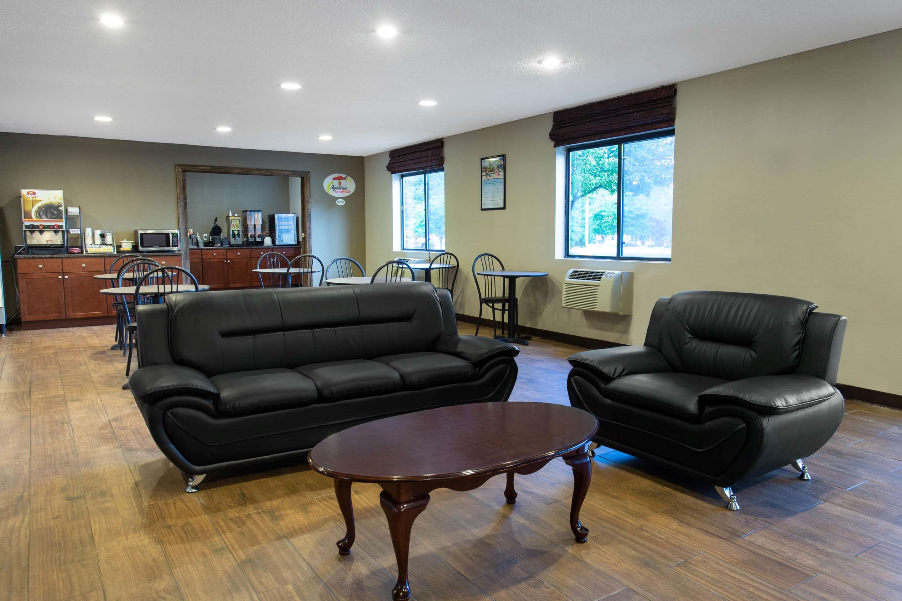 Lobby | Super 8 by Wyndham Cromwell/Middletown