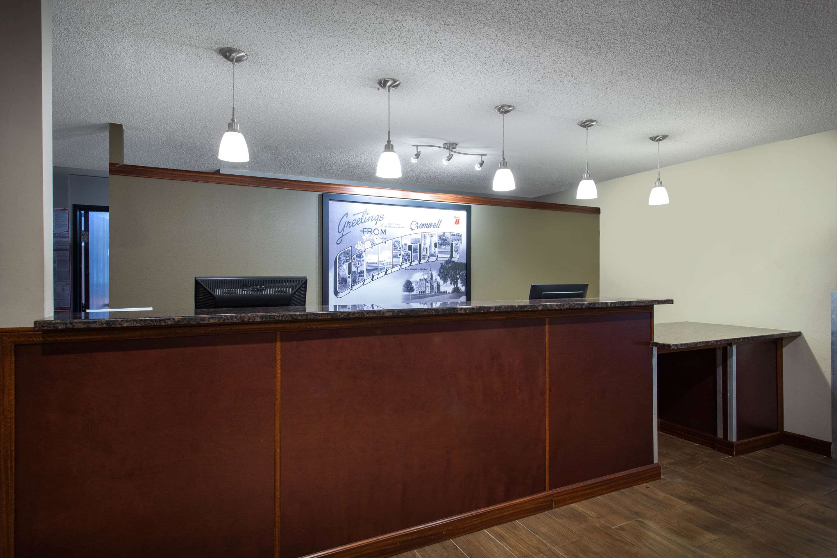 Lobby | Super 8 by Wyndham Cromwell/Middletown