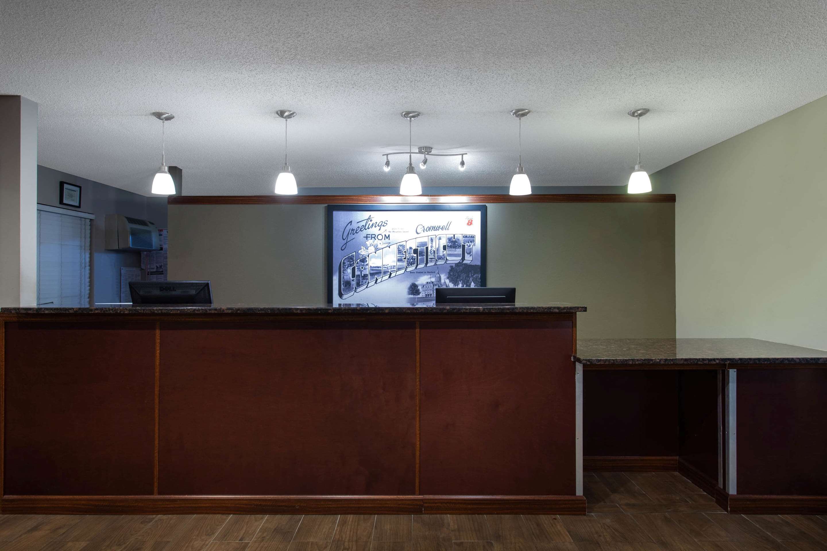 Lobby | Super 8 by Wyndham Cromwell/Middletown