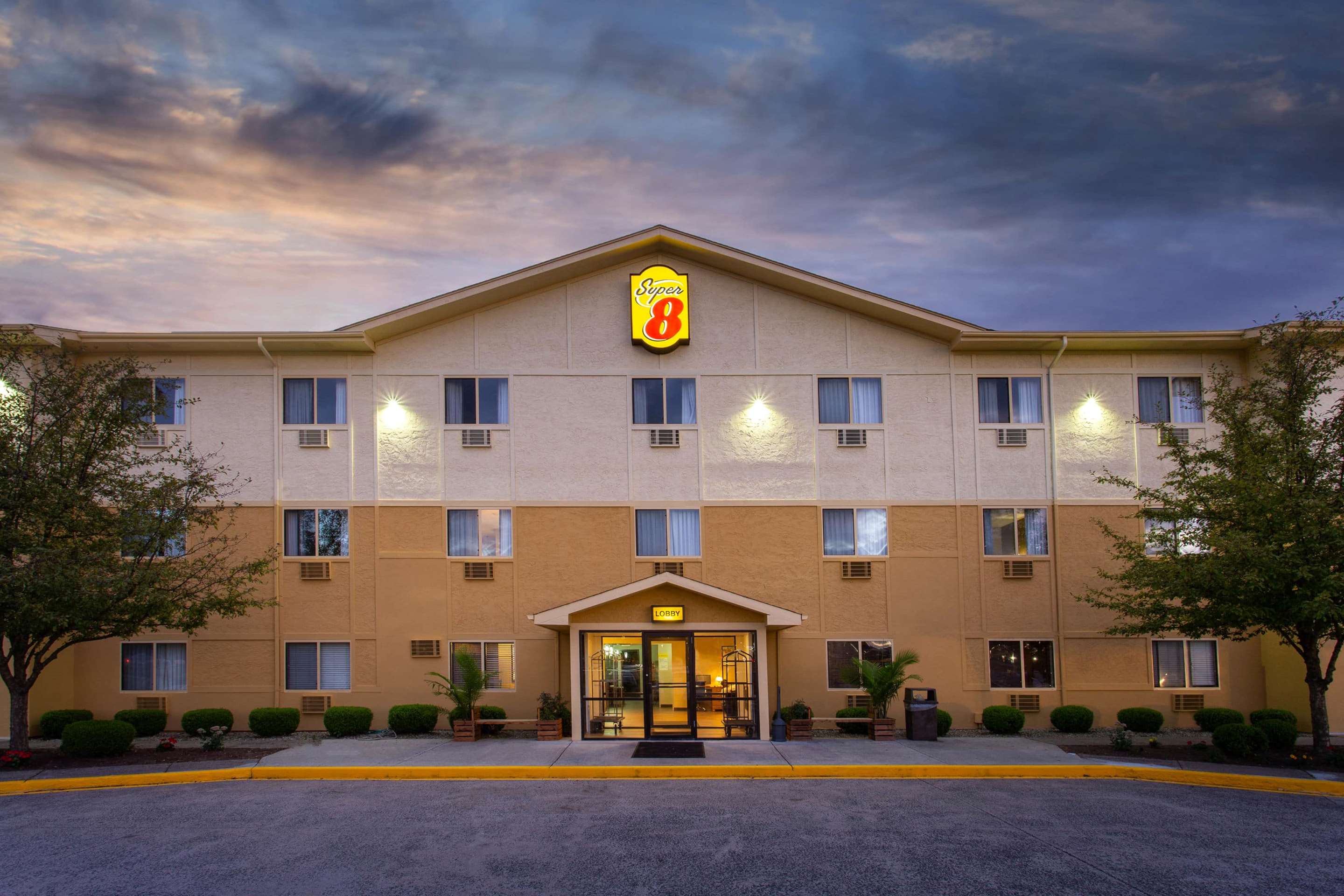 Exterior | Super 8 by Wyndham Cromwell/Middletown