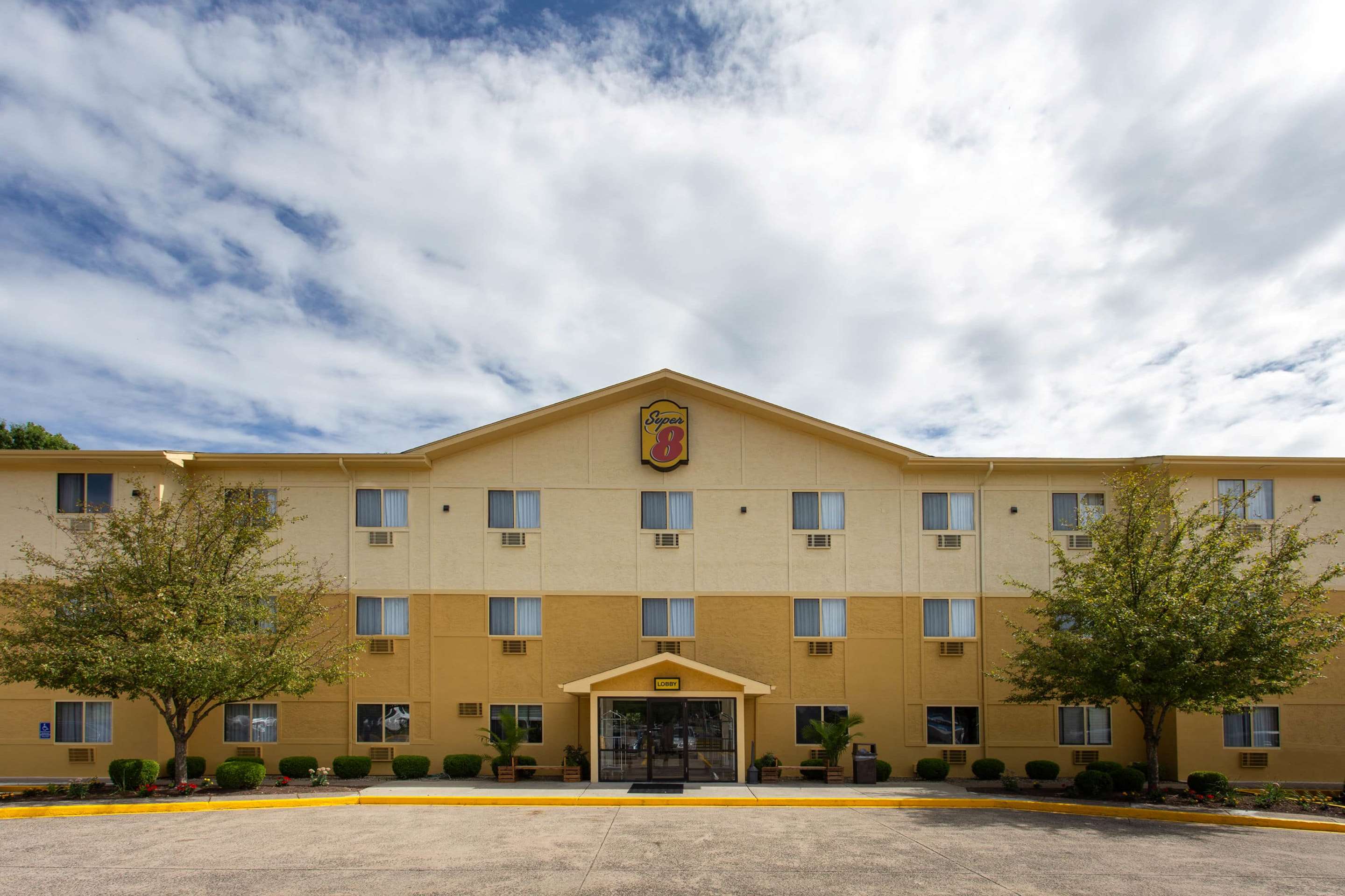 Exterior | Super 8 by Wyndham Cromwell/Middletown
