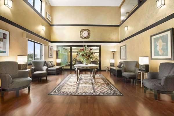  - Super 8 Hotel Airport Milwaukee