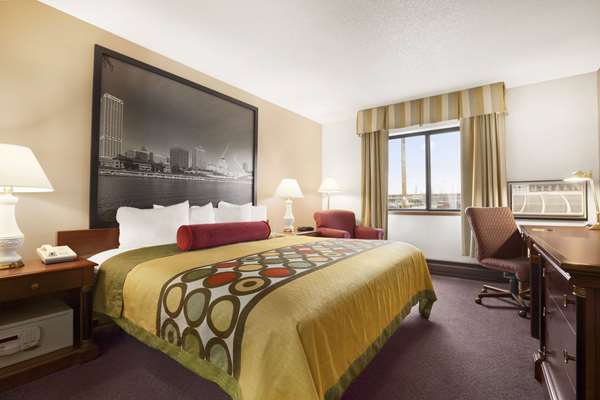  - Super 8 Hotel Airport Milwaukee