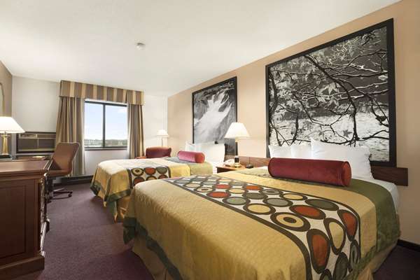  - Super 8 Hotel Airport Milwaukee
