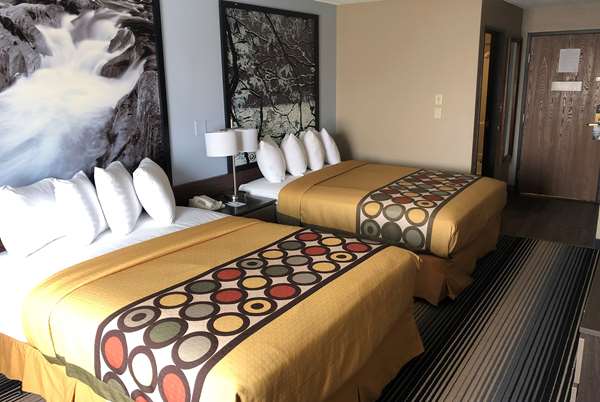  - Super 8 Hotel Airport Milwaukee