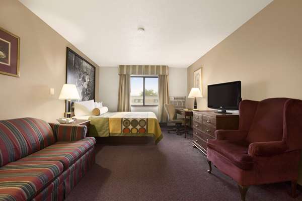  - Super 8 Hotel Airport Milwaukee