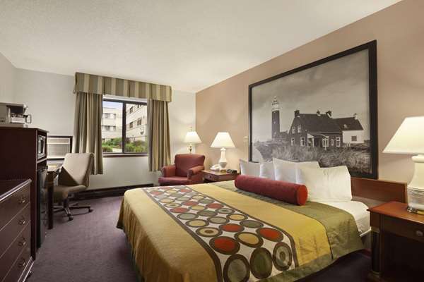  - Super 8 Hotel Airport Milwaukee