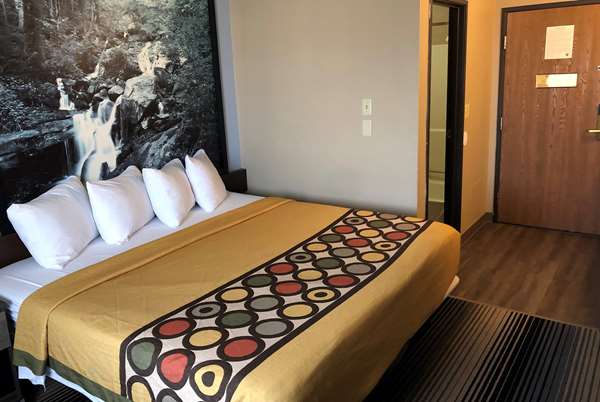  - Super 8 Hotel Airport Milwaukee