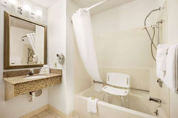  - Super 8 Hotel Airport Milwaukee